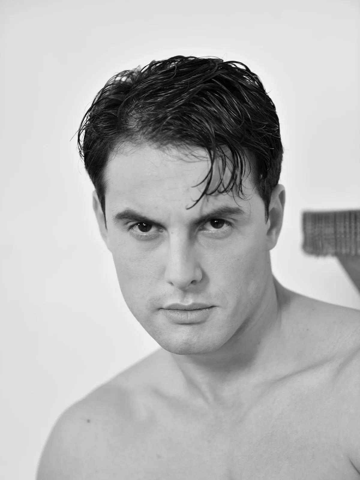 Close portrait from the OLIVER KRAUS men’s campaign.