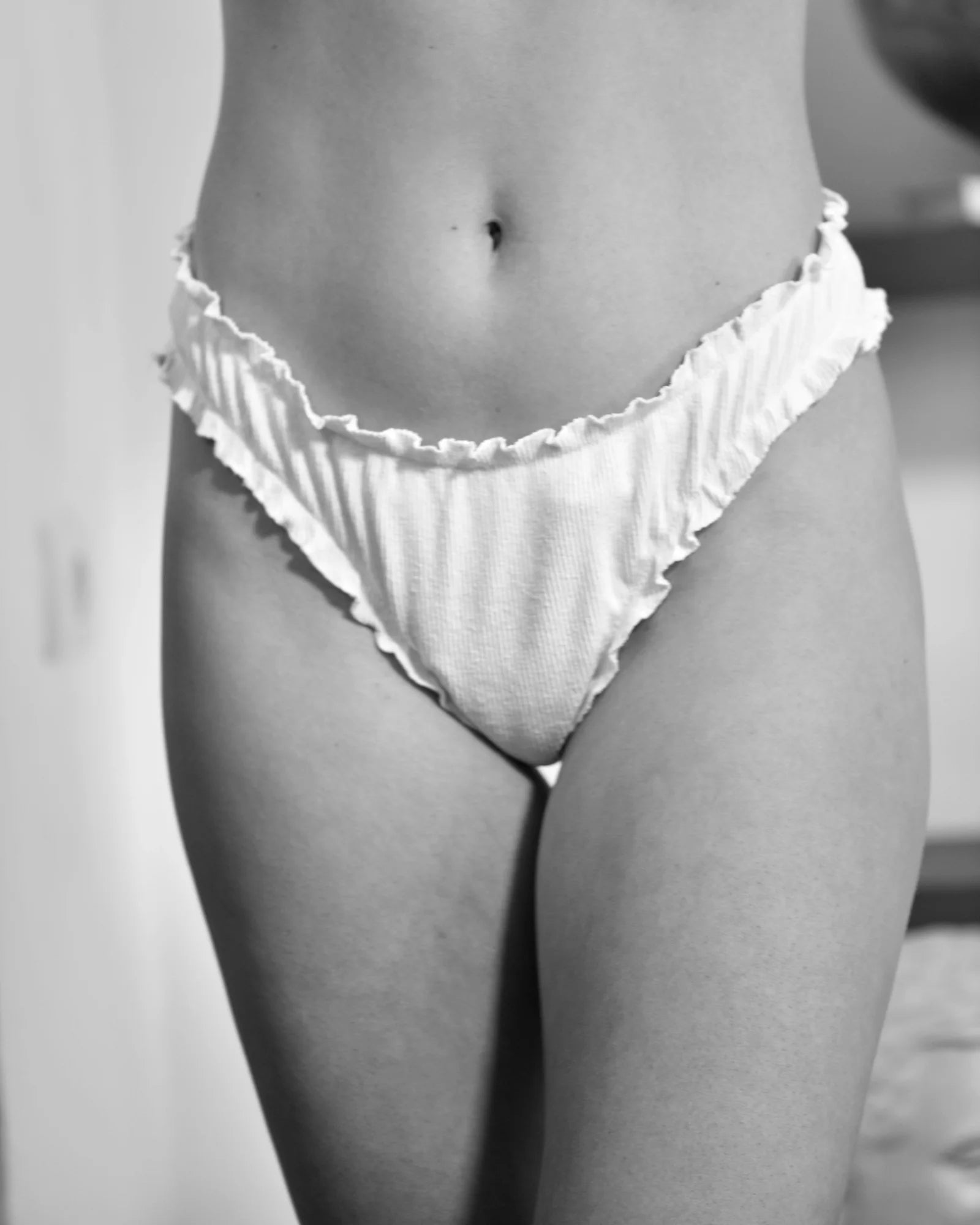 Ruffle Rib Hemp Thong, front construction detail.